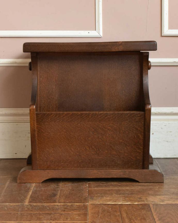 マガジンラック アンティーク家具 小さなアンティーク家具、引き出しまで付いたたっぷり収納できるマガジンラック。横から見ると・・・360度、どの角度から見てもキレイに仕上がっています。(j-2235-f)