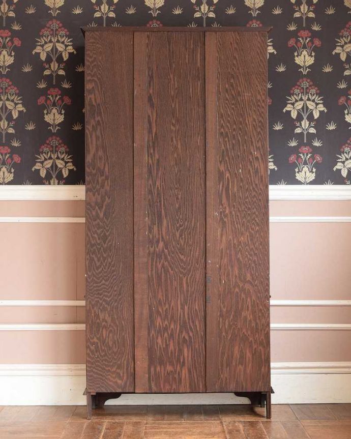 アンティークのキャビネット　アンティーク家具　ガラス扉の美しい大きなブックケース（本棚）、英国輸入のアンティーク家具。後ろ姿もキレイです。(j-2238-f)