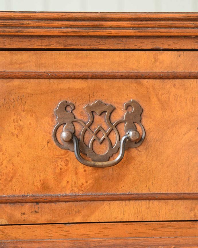 アンティークのテーブル　アンティーク家具　英国のアンティーク家具、引き出し付きの美しいコンソールテーブル 。アンティークらしい取っ手取っ手のデザインもアンティーク家具は美しいんです。(j-2241-f)