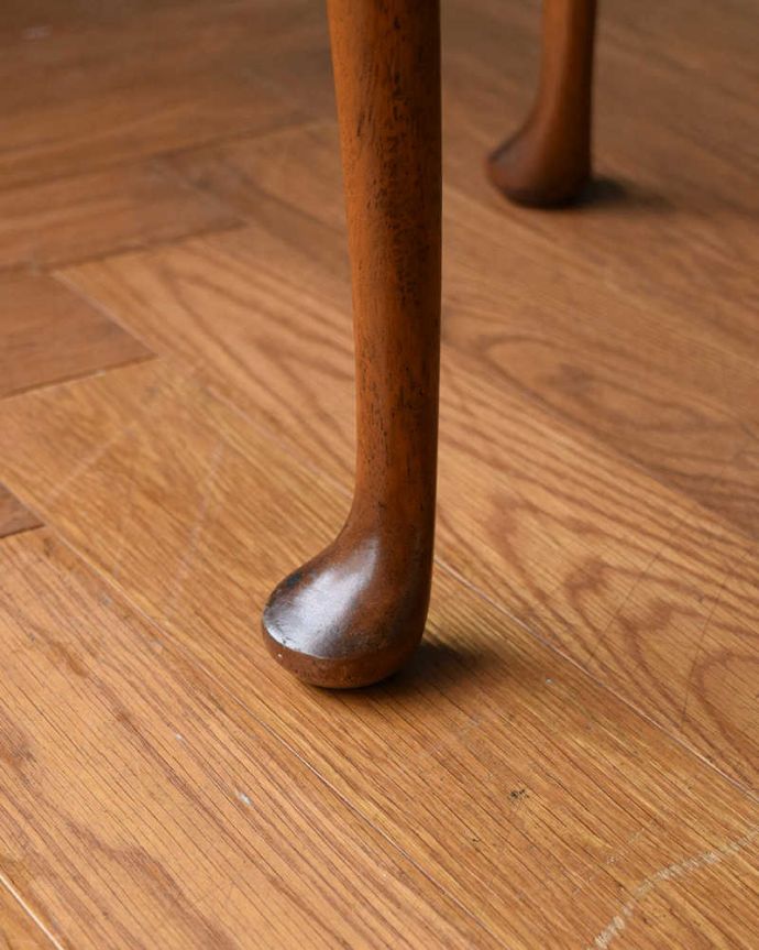 アンティークのテーブル　アンティーク家具　英国のアンティーク家具、引き出し付きの美しいコンソールテーブル 。女性1人でラクラク運べちゃう仕掛けHandleのアンティークは、脚の裏にフェルトキーパーをお付けしています。(j-2241-f)