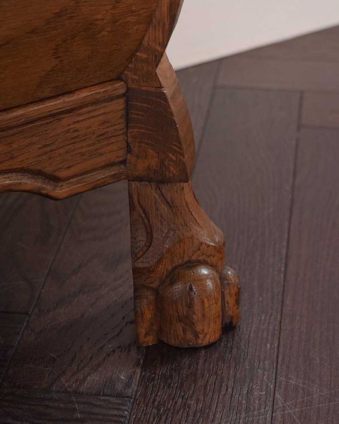 アンティークのチェスト アンティーク家具 フランス輸入のアンティーク家具、オーク材の小さな3段チェスト(コモード) 。女性1人でラクラク運べちゃう仕掛けHandleのアンティークは、脚の裏にフェルトキーパーをお付けしています。(j-2245-f)