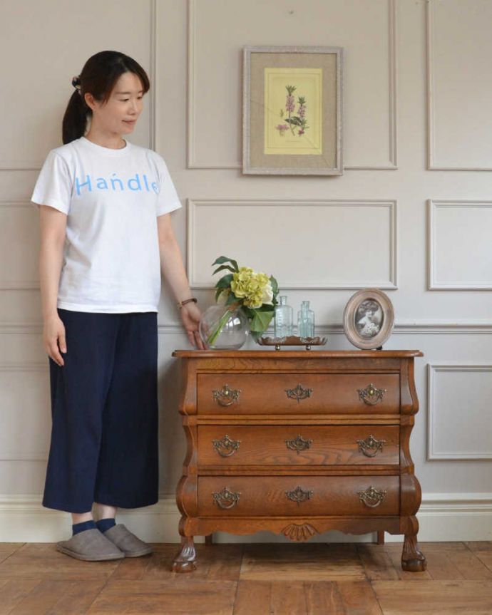 アンティークのチェスト　アンティーク家具　南フランススタイルの優雅なアンティーク家具、どこにでも置ける小さな３段チェスト。美しい曲線美がフランスらしいんです。(j-2246-f)