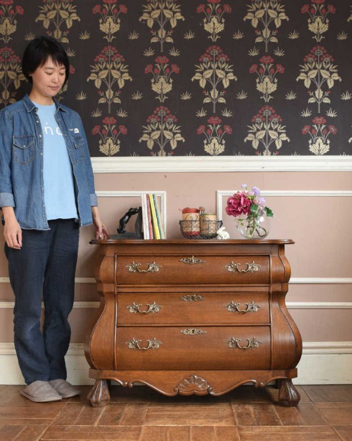 アンティークのチェスト アンティーク家具 南フランスの優雅なアンティーク家具、小ぶりな3段チェスト(コモード)。美しい曲線美がフランスらしいんです。(j-2249-f)