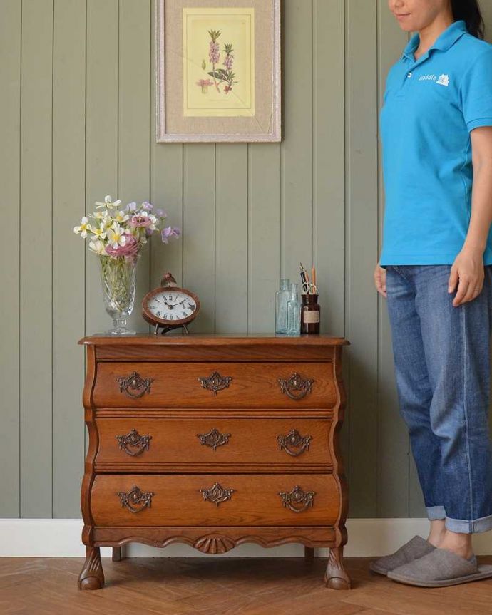 アンティークのチェスト　アンティーク家具　南フランススタイルの優雅なアンティーク家具、どこにでも置ける小ぶりな３段チェスト（コモード）。美しい曲線美がフランスらしいんです。(j-2251-f)