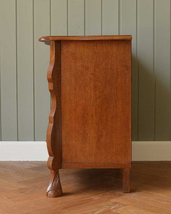 アンティークのチェスト　アンティーク家具　南フランススタイルの優雅なアンティーク家具、どこにでも置ける小ぶりな３段チェスト（コモード）。横から見てもステキ横から見るとこんな感じ。(j-2251-f)