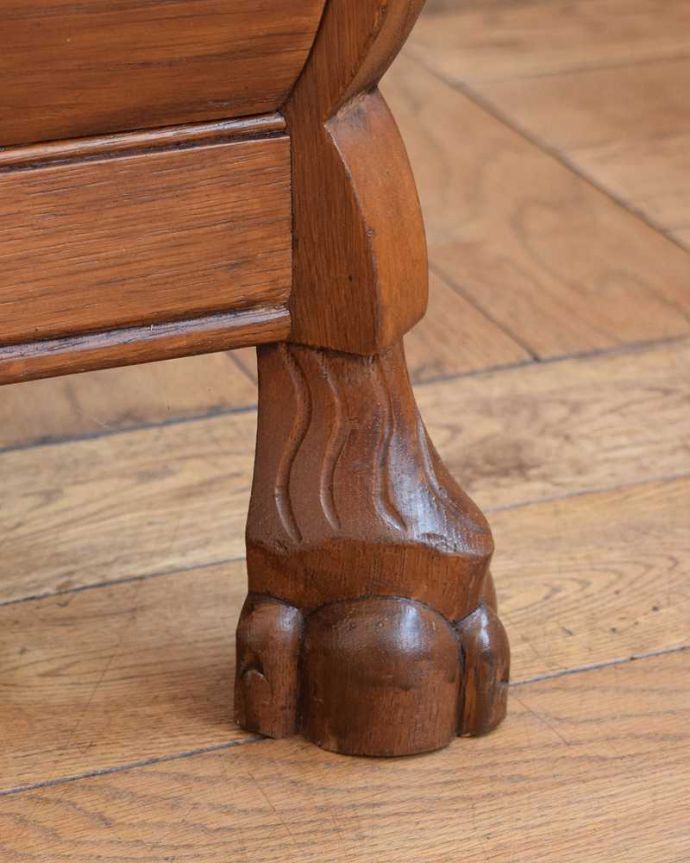 アンティークのチェスト アンティーク家具 南フランススタイルのアンティーク家具、美しい3段チェスト(コモード)。女性1人でラクラク運べちゃう仕掛けHandleのアンティークは、脚の裏にフェルトキーパーをお付けしています。(j-2254-f)