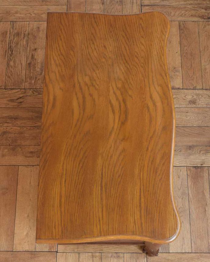 アンティークのチェスト アンティーク家具 南フランススタイルのアンティーク家具、美しい3段チェスト(コモード)。何を置こうかな・・・?上から見ると、天板はこんな感じで塗装もキレイに仕上げました。(j-2254-f)