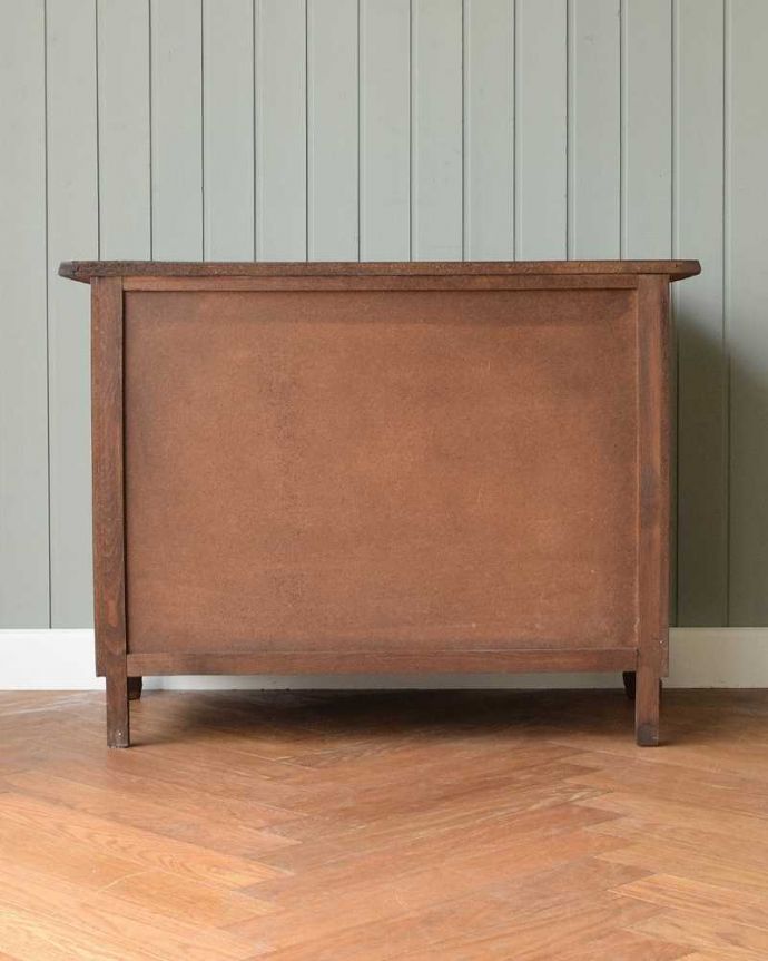 アンティークのチェスト　アンティーク家具　南フランスらしい優雅なアンティーク家具、フレンチチェスト（コモード）。修復したので後姿もキレイですアンティークは新品ではないので、もちろん経年変化によるキズはありますが、専門の職人がキレイに修復したので、後ろ姿もキレイです。(j-2255-f)