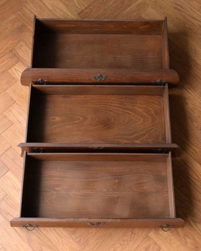 アンティークのチェスト　アンティーク家具　南フランスらしい優雅なアンティーク家具、フレンチチェスト（コモード）。キレイに修復したので、何を入れてもOKです。(j-2255-f)