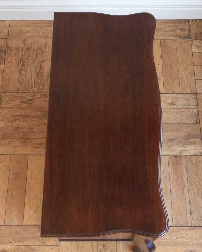 アンティークのチェスト　アンティーク家具　南フランススタイルの優雅なアンティーク家具、ビーチ材が美しい３段チェスト（コモード） 。何を置こうかな･･･？上から見ると、天板はこんな感じで塗装もキレイに仕上げました。(j-2256-f)