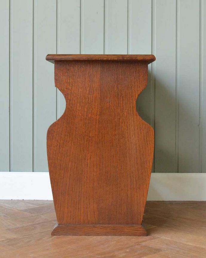 マガジンラック　アンティーク家具　サイドテーブルにもなる引き出し付きのアンティークのマガジンラック 。横から見ると･･･360度、どの角度から見てもキレイに仕上がっています。(j-2259-f)