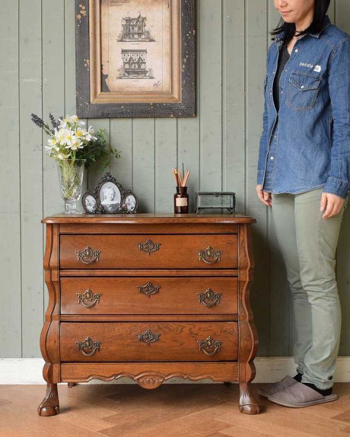 アンティークのチェスト　アンティーク家具　使いやすいコンパクトな３段アンティークチェスト、フランスから届いた小さなアンティーク(コモード)。美しい曲線美がフランスらしいんです。(j-2262-f)