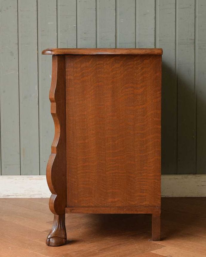 アンティークのチェスト　アンティーク家具　使いやすいコンパクトな３段アンティークチェスト、フランスから届いた小さなアンティーク(コモード)。横から見てもステキ横から見るとこんな感じ。(j-2262-f)