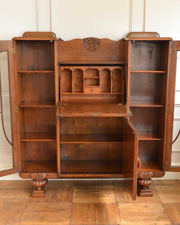 ビューロー　アンティーク家具　イギリスで見つけた便利なアンティーク家具、本棚とデスクが一つになったサイドバイサイド 。扉を開けてみると･･･専門の職人がしっかり修復したので、扉の中もこんな感じでキレイです。(j-2263-f)