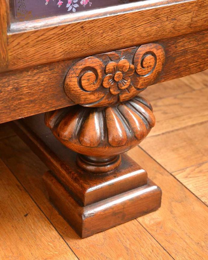 ビューロー　アンティーク家具　イギリスで見つけた便利なアンティーク家具、本棚とデスクが一つになったサイドバイサイド 。女性でも運べちゃう理由は･･･Handleのアンティークは、女性1人でも移動が出来るように、脚の裏にフェルトキーパーをお付けしています。(j-2263-f)