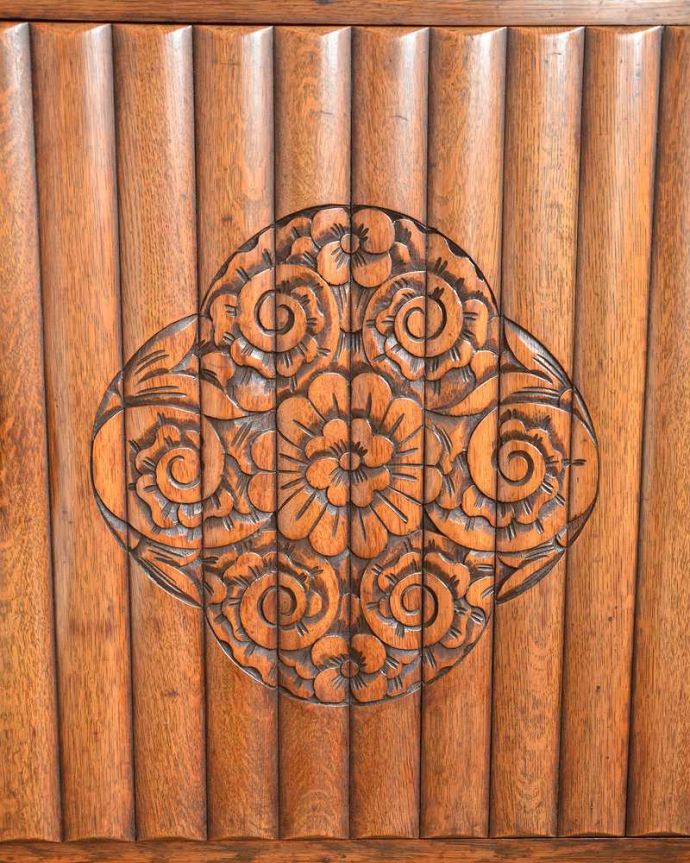 ビューロー　アンティーク家具　イギリスで見つけた便利なアンティーク家具、本棚とデスクが一つになったサイドバイサイド 。英国アンティークらしさアンティークらしい丁寧な装飾。(j-2263-f)