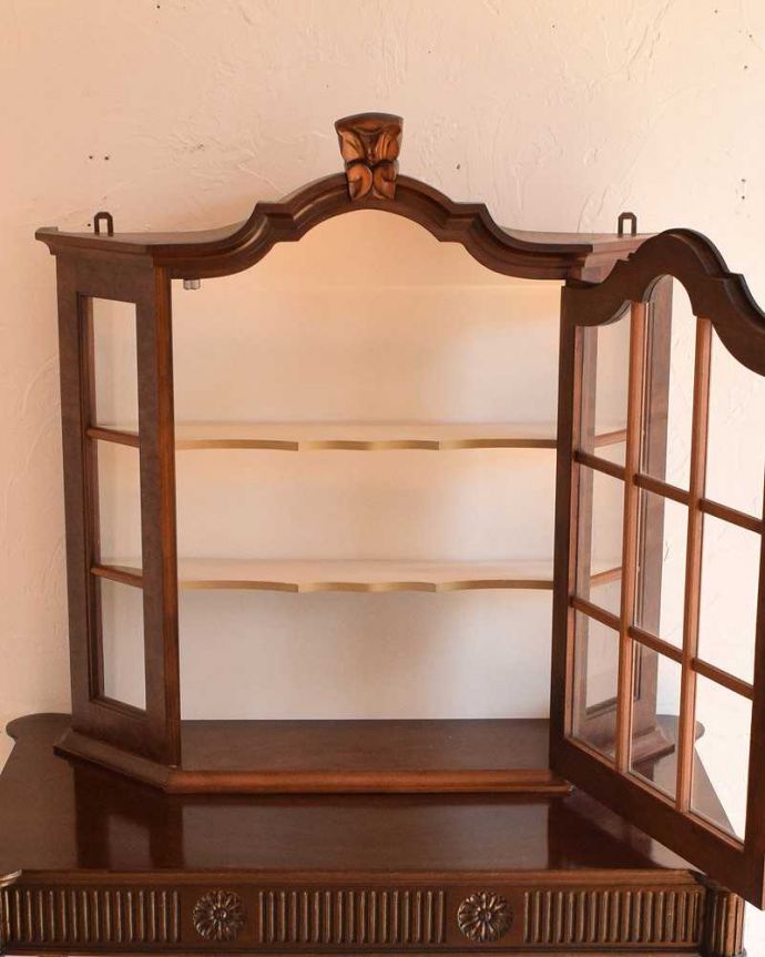 ウォールキャビネット　アンティーク家具　壁付けの小さなアンティーク家具、フランスのウォールキャビネット（ウォールナット材） 。扉を開けてみると、こんな感じです小さいからと言って、修復に妥協はしません！アンティークの風合いだけ残してキレイに修復してあります。(j-2265-f)