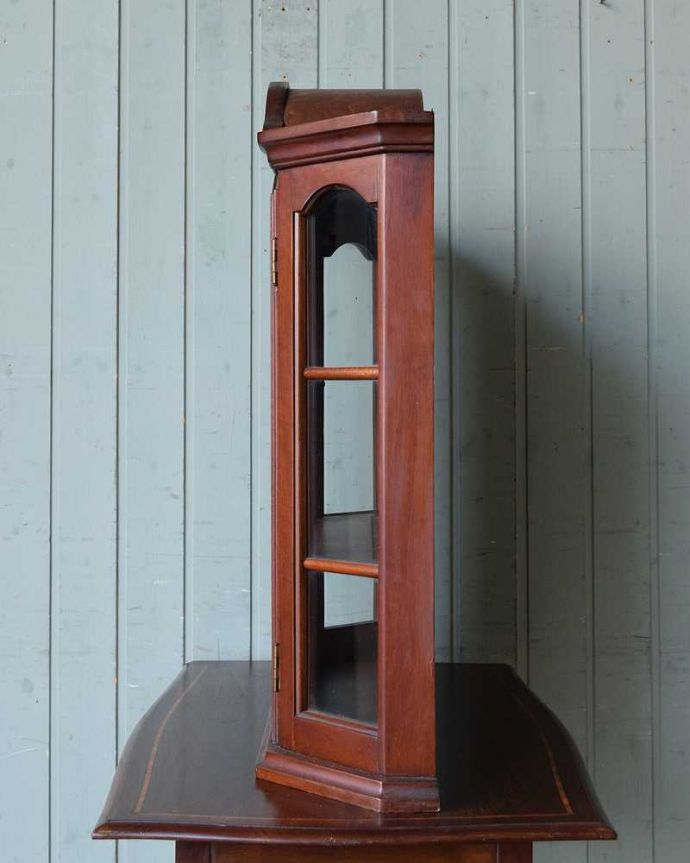 ウォールキャビネット　アンティーク家具　フランスの小さなアンティーク家具、ガラス扉のウォールキャビネット（ビーチウッド）。横顔だっても美しい正面だけじゃなく横もキレイに修復してあります。(j-2267-f)