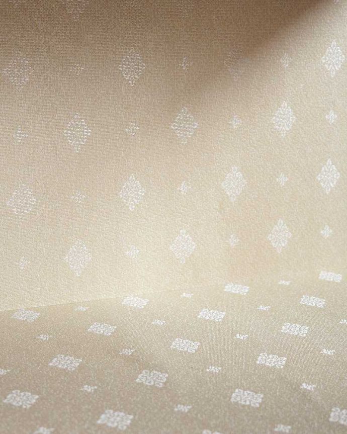 アンティークのキャビネット　アンティーク家具　英国の華やかなアンティーク家具、ミラー付のミュージックキャビネット（飾り棚）。新しいものに張り替えました。(j-2268-f)