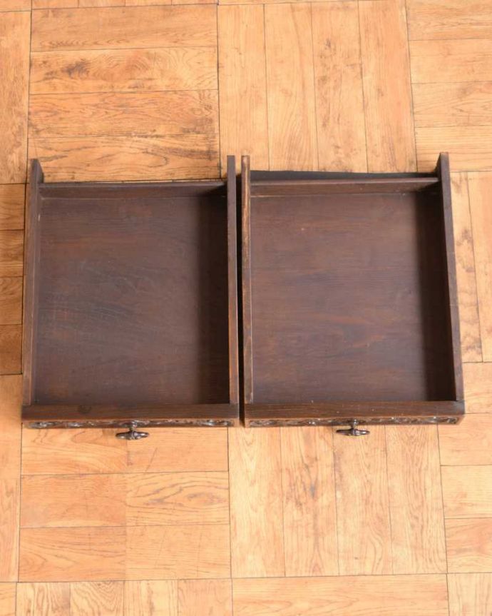 アンティークのデスク・書斎机 アンティーク家具 アンティークの英国輸入家具、どこから見ても美しいデザインのホールテーブル(引き出し付き)。引き出しの中もキレイに修復しました。(j-2269-f)