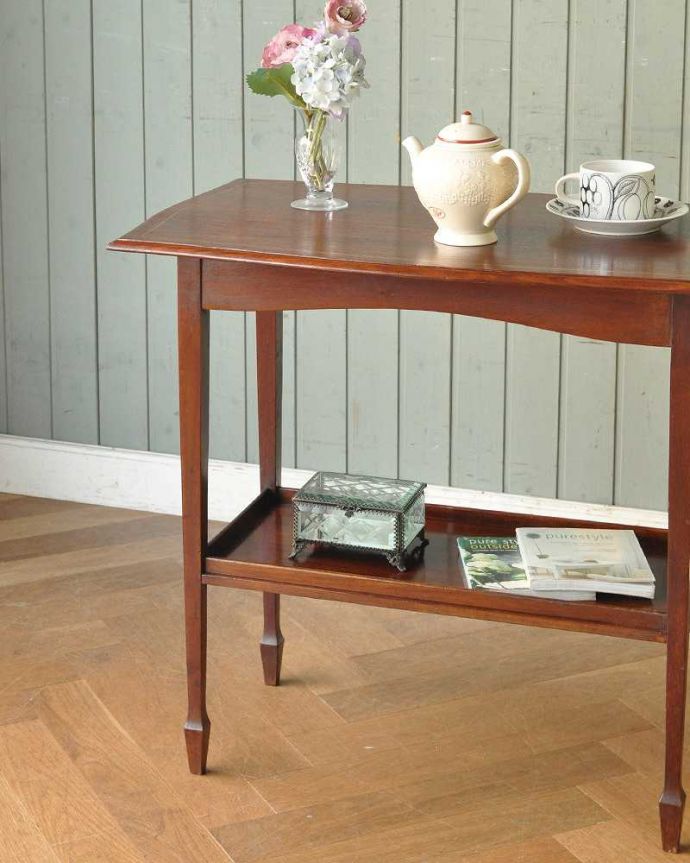 英国のアンティーク家具らしいデザイン