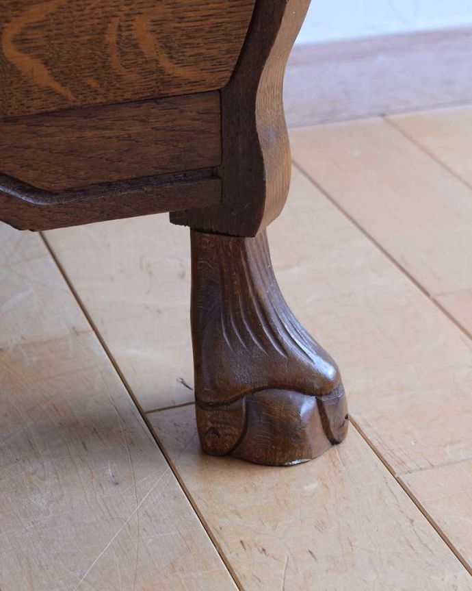 アンティークのチェスト　アンティーク家具　フランスで見つけたアンティーク家具、オーク材の３段チェスト（コモード）。女性1人でラクラク運べちゃう仕掛けHandleのアンティークは、脚の裏にフェルトキーパーをお付けしています。(j-2288-f)