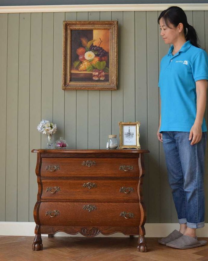 アンティークのチェスト　アンティーク家具　優雅なフランススタイルのアンティーク家具、小ぶりな３段チェスト（コモード）。美しい曲線美がフランスらしいんです。(j-2289-f)