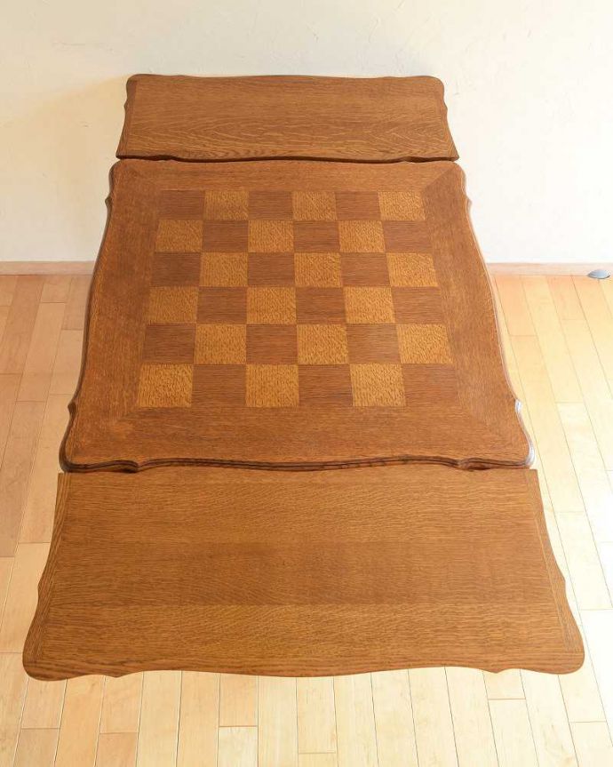 アンティークのテーブル アンティーク家具 アンティーク テーブル。大きく広げてみると・・・両方のリーフを開くと、たっぷり使える天板の広さ。(j-2298-f)