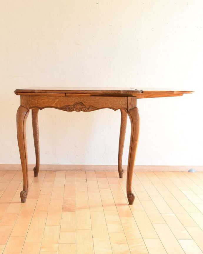 アンティークのテーブル アンティーク家具 アンティーク テーブル。片方だけ開いても・・・人数に合わせて、3タイプで大きさを選べるので、片方だけ開くと、こんな感じです。(j-2298-f)