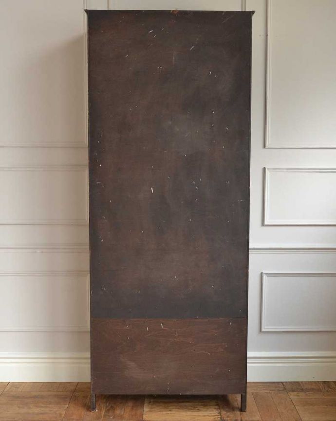 ワードローブ　アンティーク家具　アンティーク英国輸入家具、美しい彫刻が素敵なワードローブ。実は後ろ姿もキレイなんです。(j-2302-f)