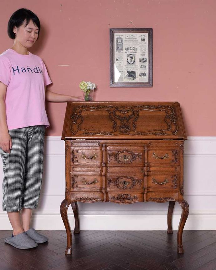 ビューロー アンティーク家具 南仏スタイルの美しいアンティーク家具、エレガントなビューロー(デスク)。優雅な気分が過ごせる大人のビューローフランスらしく美しい彫り。(j-2304-f)