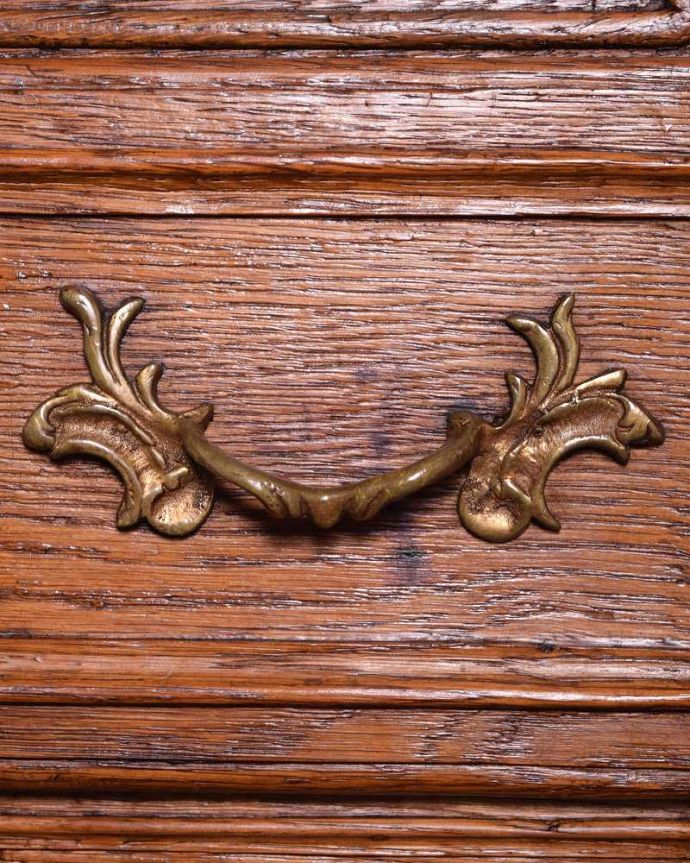 ビューロー アンティーク家具 南仏スタイルの美しいアンティーク家具、エレガントなビューロー(デスク)。アンティークらしい取っ手取っ手にもこだわりが感じられます。(j-2304-f)