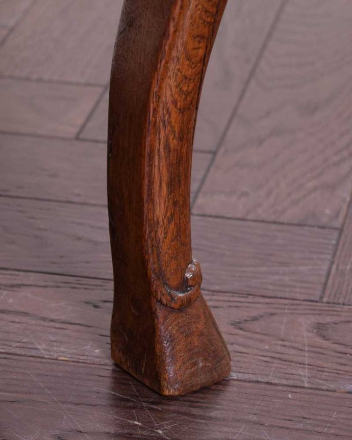 ビューロー アンティーク家具 南仏スタイルの美しいアンティーク家具、エレガントなビューロー(デスク)。女性1人でラクラ運べちゃうんですHandleのアンティークは、脚の裏にフェルトキーパーをお付けしています。(j-2304-f)