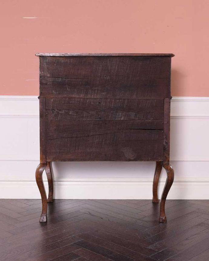 ビューロー アンティーク家具 南仏スタイルの美しいアンティーク家具、エレガントなビューロー(デスク)。後ろ姿にもうっとりアンティークは新品ではないので経年変化によるキズはありますがしっかりお直しをしているので、安心してお使いください。(j-2304-f)