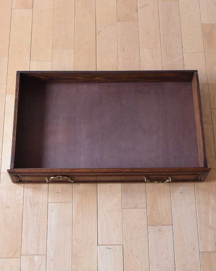 アンティークのチェスト　アンティーク家具　リビングで便利に使えるアンティーク家具、フランスのエレガントな木製キャビネット。引き出しの中もキレイですカトラリーなどを収納して使っていた引き出しの中も、もちろんキレイに仕上げました。(j-2308-f)