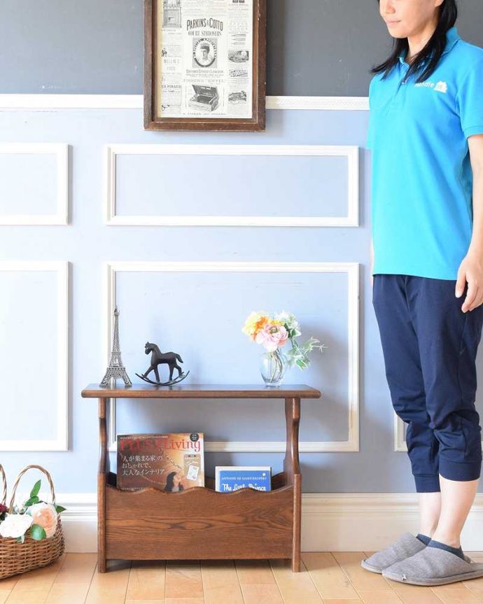 マガジンラック　アンティーク家具　フランス輸入の小さなアンティーク家具、サイドテーブルにもなるマガジンラック。使いやすさNo.1！便利なアンティークどこのお家でも使っているマガジンラックも、アンティークだったらデザインが素敵だから、なんだかオシャレに使えます。(j-2312-f)