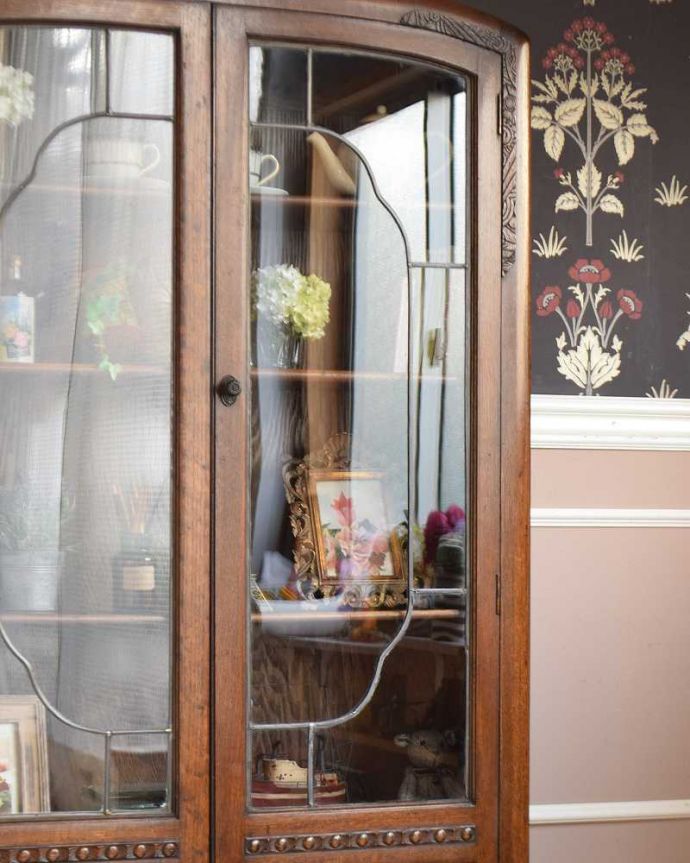 アンティーク｜ロイドルーム　アンティーク家具　英国で見つけたアンティーク家具、オーク材の木製ブックケース（本棚）。まずはステンドグラスを楽しみましょう現代のように機械が発達していない時代に作られたステンドグラス。(j-2314-f)