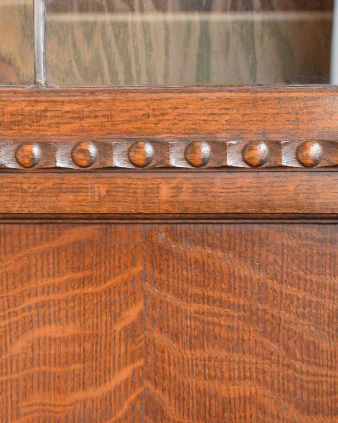 アンティーク｜ロイドルーム　アンティーク家具　英国で見つけたアンティーク家具、オーク材の木製ブックケース（本棚）。いろんな場所で見えるこだわり彫のデザインもいろいろありますが、個人的に美しいと思える女性らしく優雅な彫を選んできました。(j-2314-f)