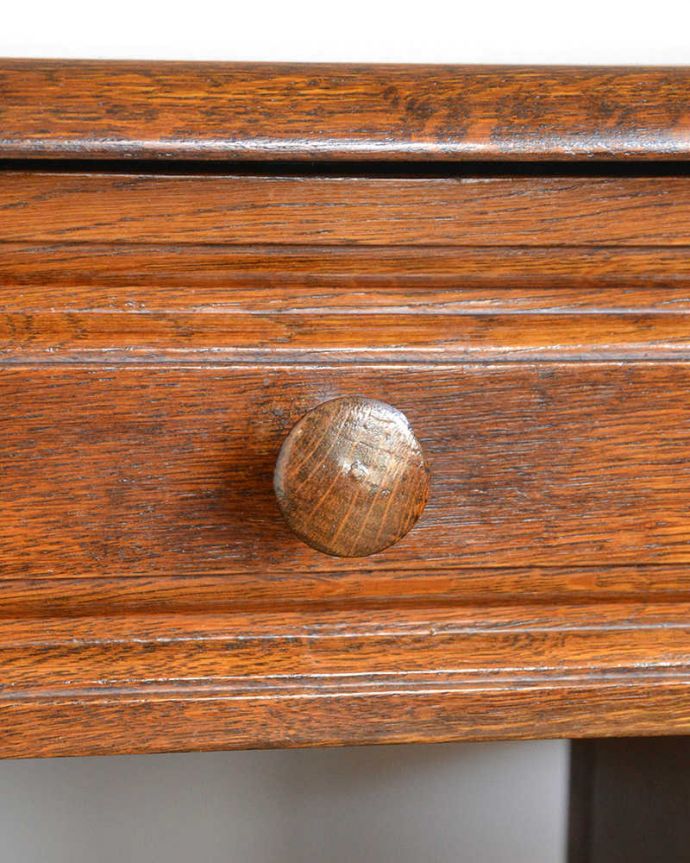 マガジンラック　アンティーク家具　小さなアンティーク家具、引き出しと棚まで付いた便利に使えるマガジンラック 。風合いがいい感じの取っ手。(j-2321-f)