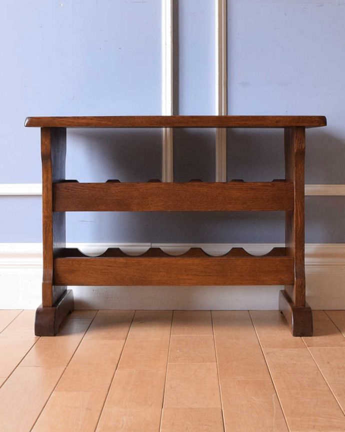 めずらしい家具　アンティーク家具　フランスで見つけたアンティーク家具、木製ワインラック（10本用）。後ろ姿も見て下さい。(j-2323-f)