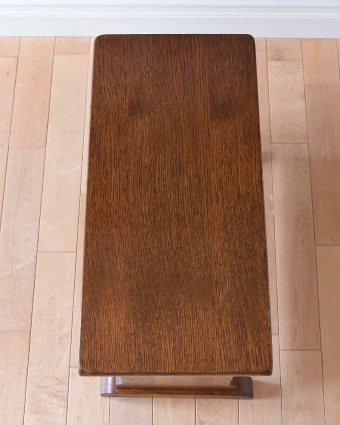 めずらしい家具　アンティーク家具　フランスで見つけたアンティーク家具、木製ワインラック（10本用）。ココも使えてさらに便利上から見るとこんな感じです。(j-2323-f)