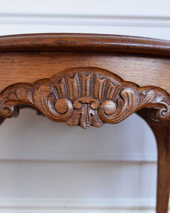 アンティークのテーブル アンティーク家具 編み目が美しいガラス天板、フランス輸入のアンティークコーヒーテーブル 。美しい彫にもうっとり…さりげなく施された彫。(j-2328-f)