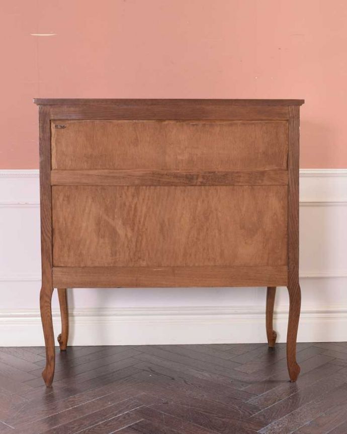 フランスらしい彫りが美しい、鍵付きアンティークビューロー（デスク