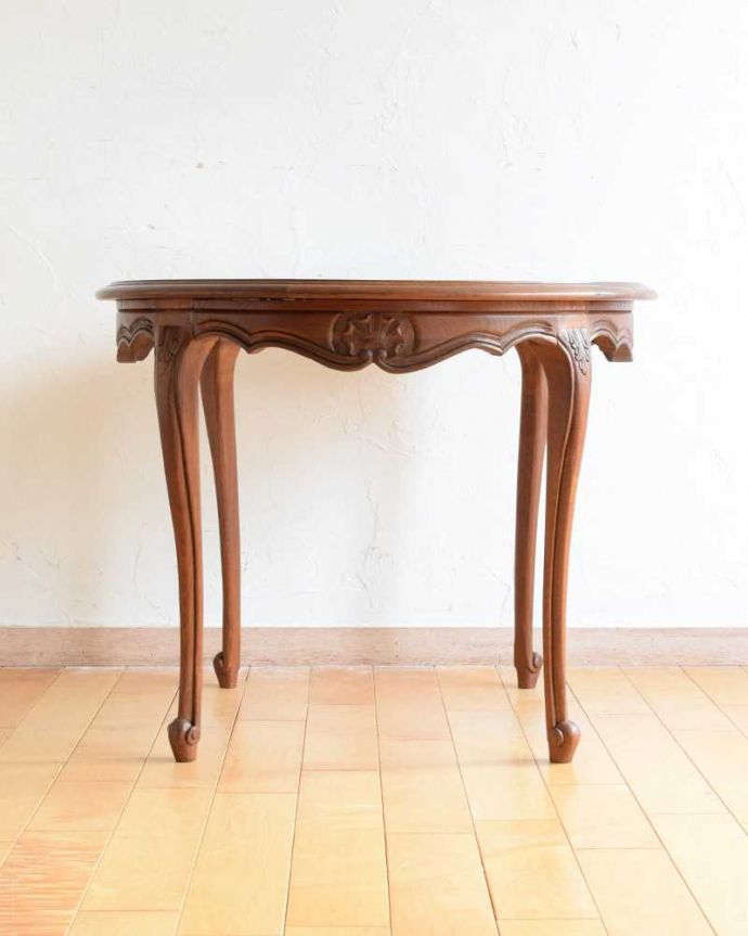 アンティークのテーブル　アンティーク家具　編み目が美しいガラス天板のアンティーク家具、優雅なフランスのコーヒーテーブル 。こちら側も、もちろんキレイです！アンティークは新品ではないので、もちろん経年変化によるキズはありますが、専門の職人がきちんと修復したので360度、どこから見てもキレイです。(j-2338-f)