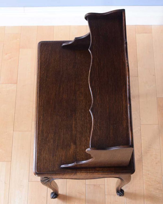 アンティークのキャビネット　アンティーク家具　寝室で使えるアンティークの南仏家具、引き出し付きのナイトテーブル（ベッドサイドチェスト）。上から見てみると･･･修復の際、天板の塗装もキレイに仕上げました。(j-2340-f)