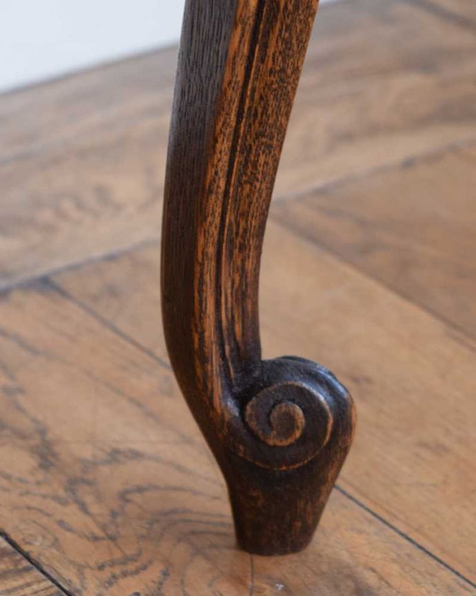 アンティークのチェスト　アンティーク家具　フランスのアンティーク家具、珍しい扉付きのベッドサイドチェスト。女性1人でもラクラク運べますHandleのアンティークは、脚の裏にフェルトキーパーをお付けしています。(j-2341-f)