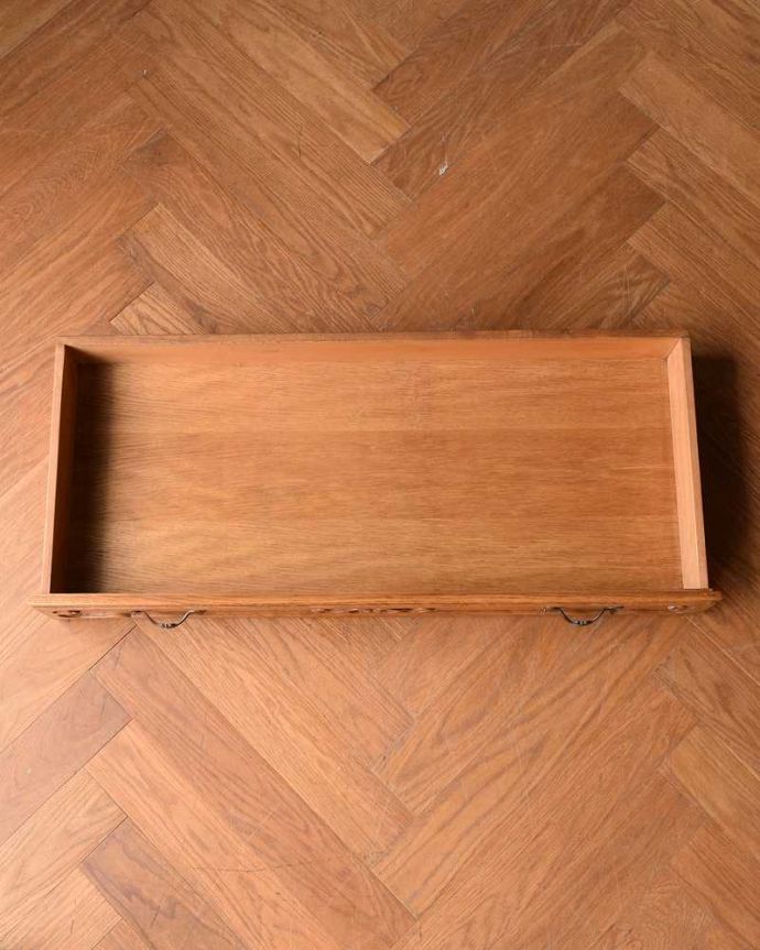 アンティークのキャビネット　アンティーク家具　豪華な彫りが美しいキャビネット、南フランスのアンティーク家具。引き出しの中も、何を入れてもOKです。(j-2342-f)