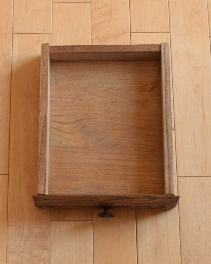 アンティークのキャビネット アンティーク家具 フランスのアンティーク家具、大理石天板のナイトテーブル(キャビネット) 。引き出しの中もキレイです。(j-2351-f)