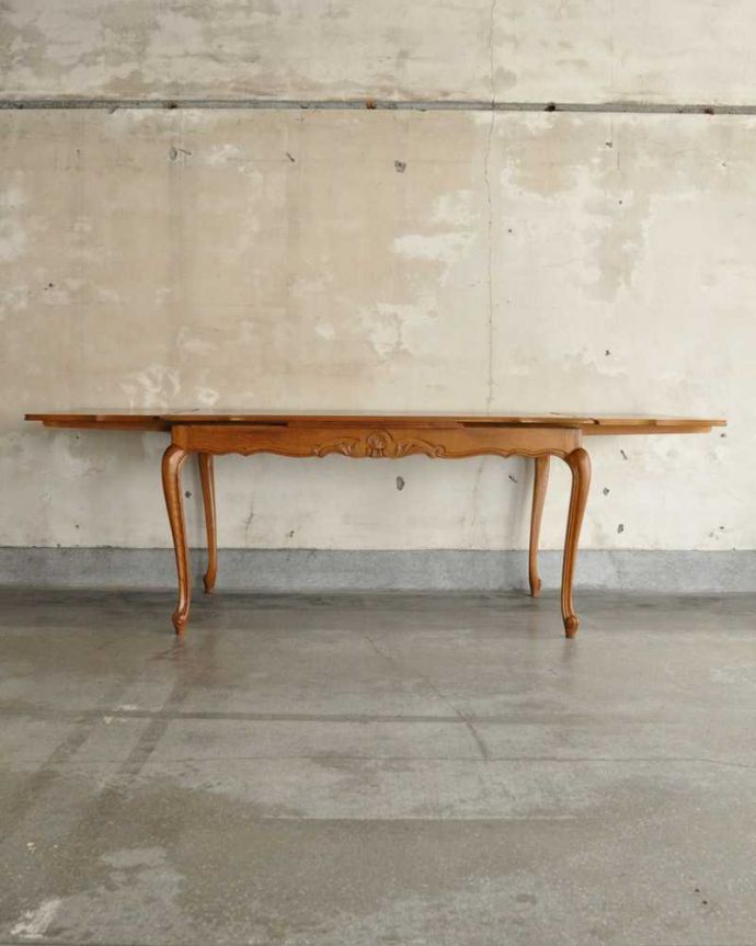 アンティークのテーブル　アンティーク家具　フランス輸入の美しいアンティーク家具、ドローリーフテーブル（伸張式ダイニングテーブル）。両方開くとかなり大きなサイズ！フランスサイズなので、両方開くとかなり大きなダイニング。(j-2353-f)