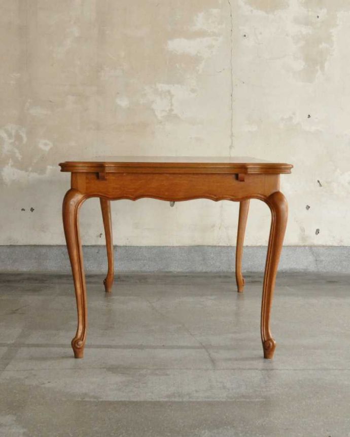 アンティークのテーブル　アンティーク家具　フランス輸入の美しいアンティーク家具、ドローリーフテーブル（伸張式ダイニングテーブル）。こちら側も、もちろんキレイです。(j-2353-f)